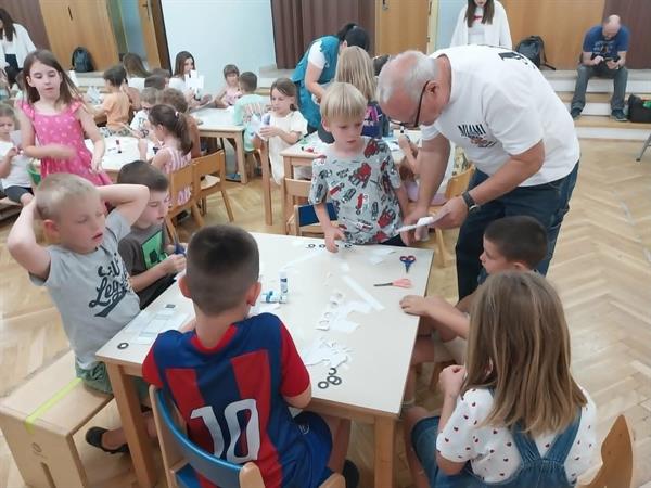 Udruga tehničke kulture STORM održala radionicu „Prometna početnica s auto modelarstvom“ u Dječjem vrtiću Koralj